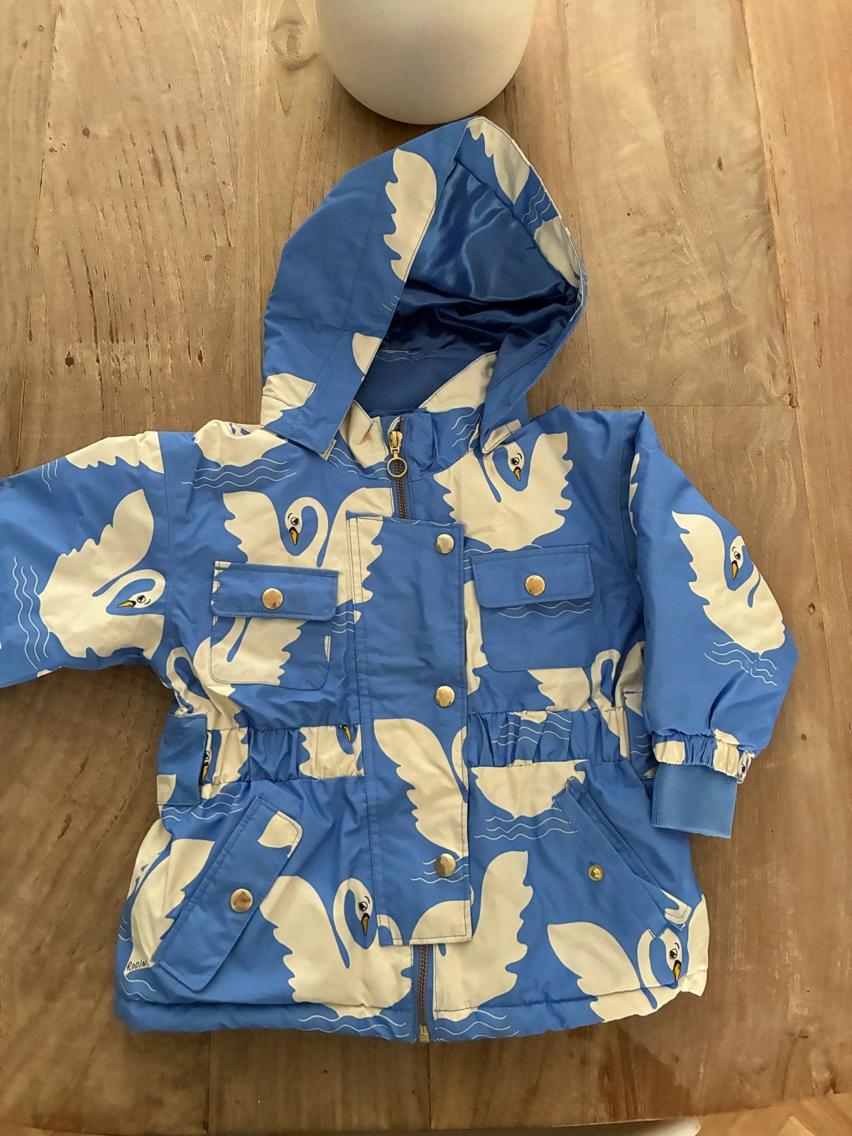 Mini Rodini Zwanen Jas - Blauw (Maat 92/98), Ophalen of Verzenden, Gebruikt, Jongen of Meisje