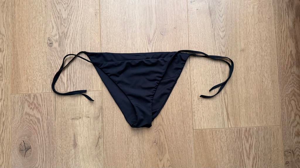 Zwart bikinibroekje van Calzedonia maat S, Kleding | Dames, Badmode en Zwemkleding, Verzenden, Gedragen, Zwart, Bikini