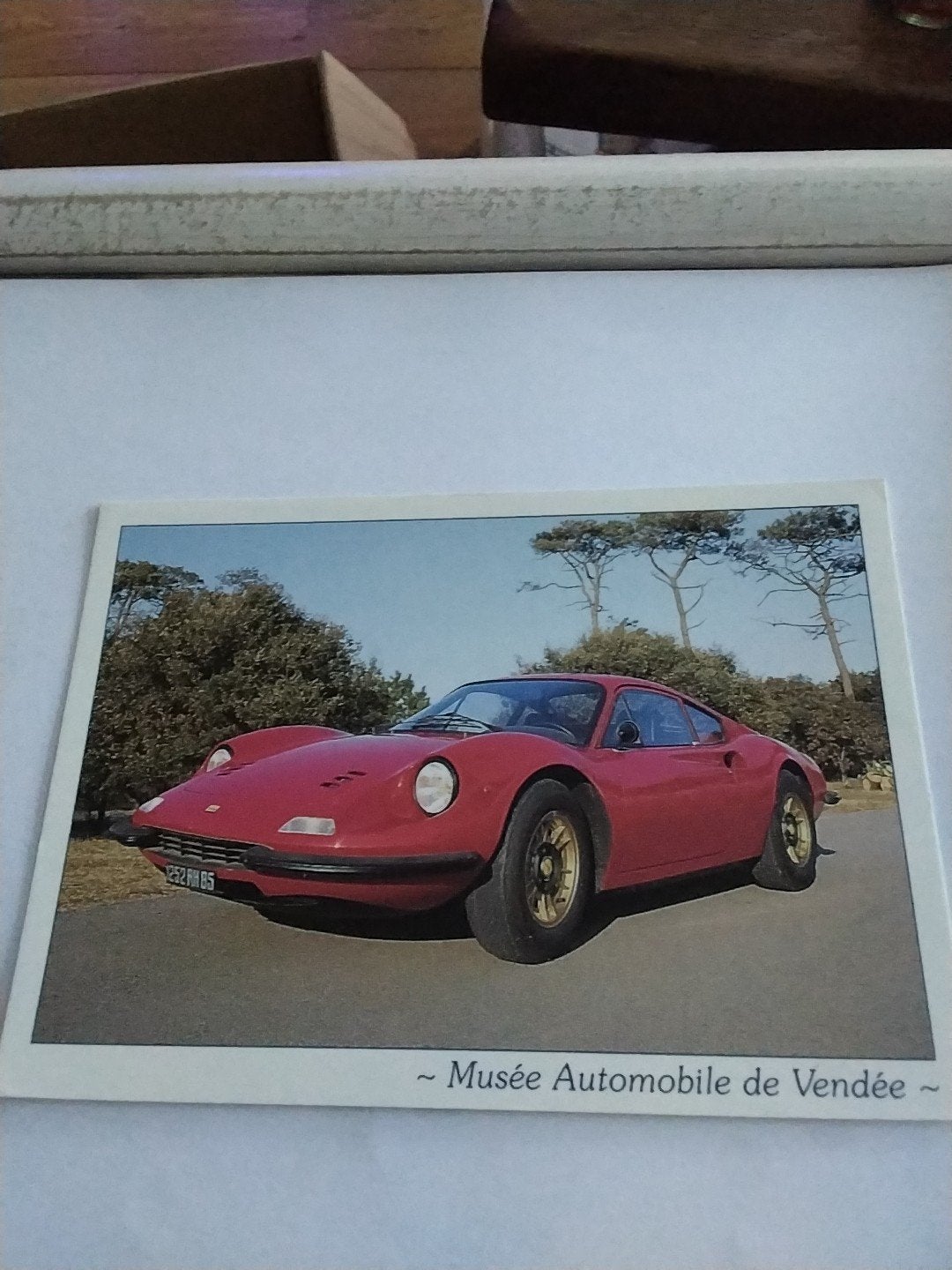 AUTO Ansichtkaart Ferrari Dino - Musée Automobile de Vendée, Ophalen of Verzenden