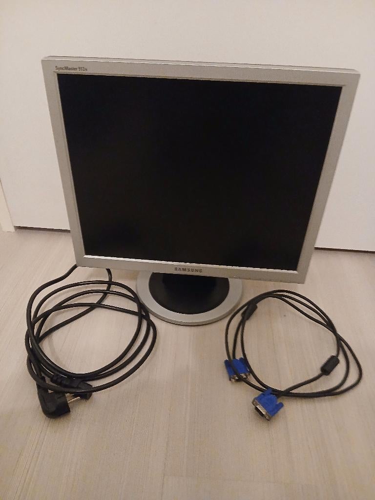 Samsung SyncMaster 913N - 19 inc LCD - Incl VGA&stroom kabel, Computers en Software, Monitoren, Gebruikt, Kantelbaar, Overige typen