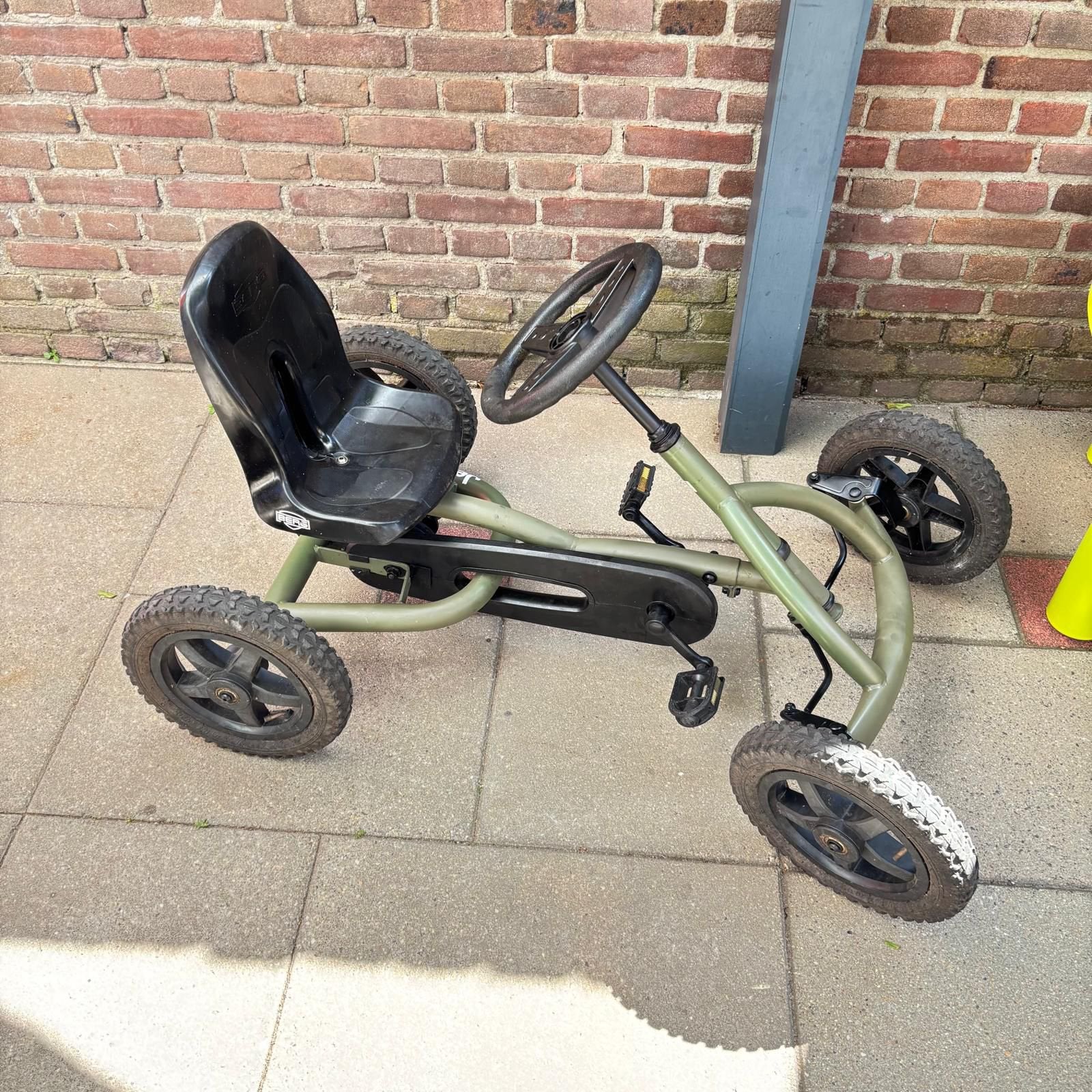 Berg jeep skelter, Ophalen, Zo goed als nieuw, Berg