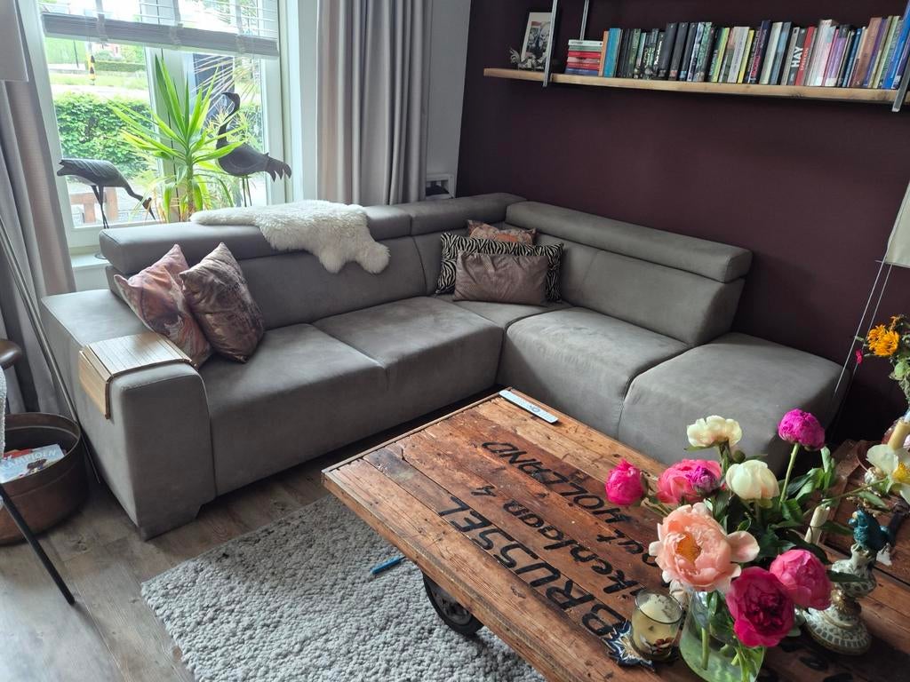 Piekfijne taupe hoekbank met opklapbare rugleuningen, Huis en Inrichting, Banken | Bankstellen, Ophalen, 250 tot 300 cm, Hoekbank