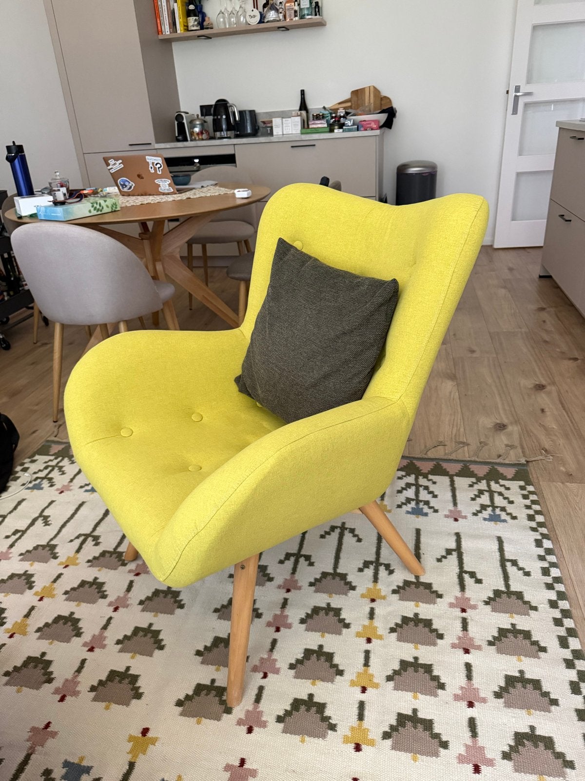 Made com Doris fauteuil, mosgeel, Huis en Inrichting, Ophalen, Overige kleuren, Zo goed als nieuw, Eén