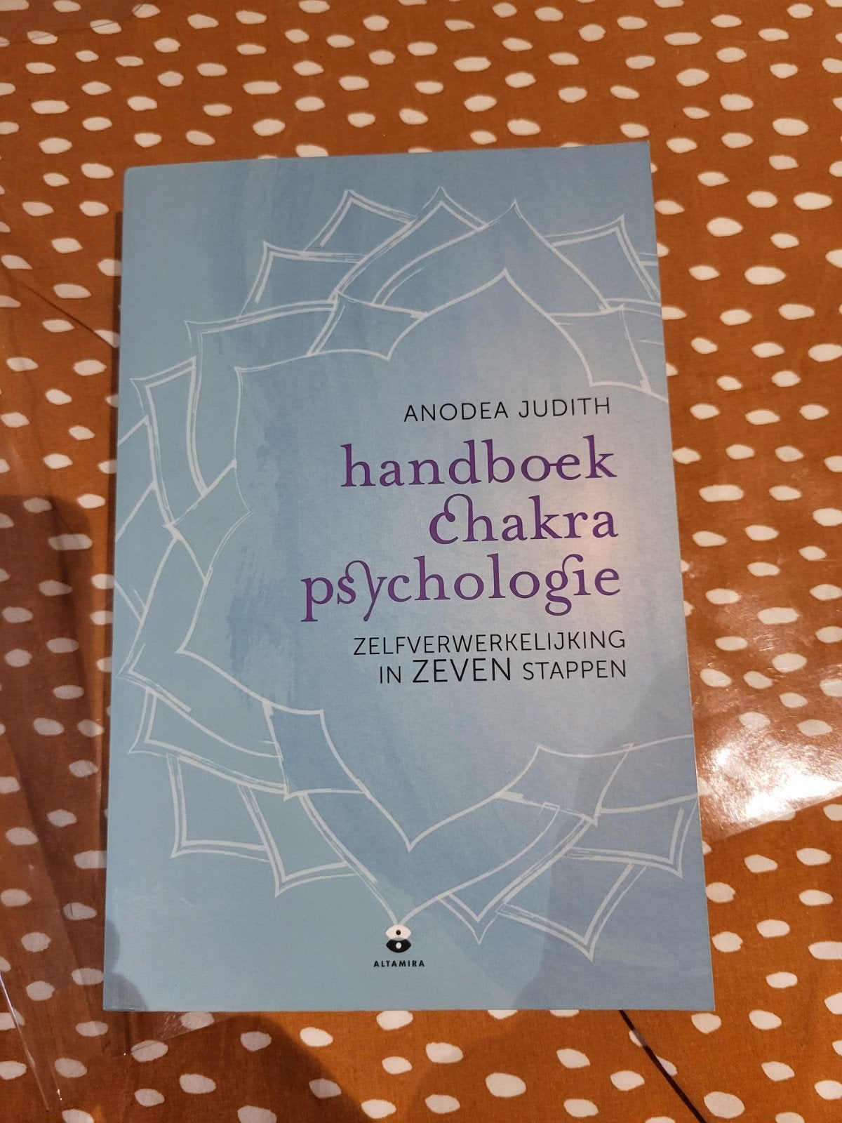 Handboek Chakra Psychologie - Anodea Judith, Boeken, Ophalen of Verzenden, Gelezen