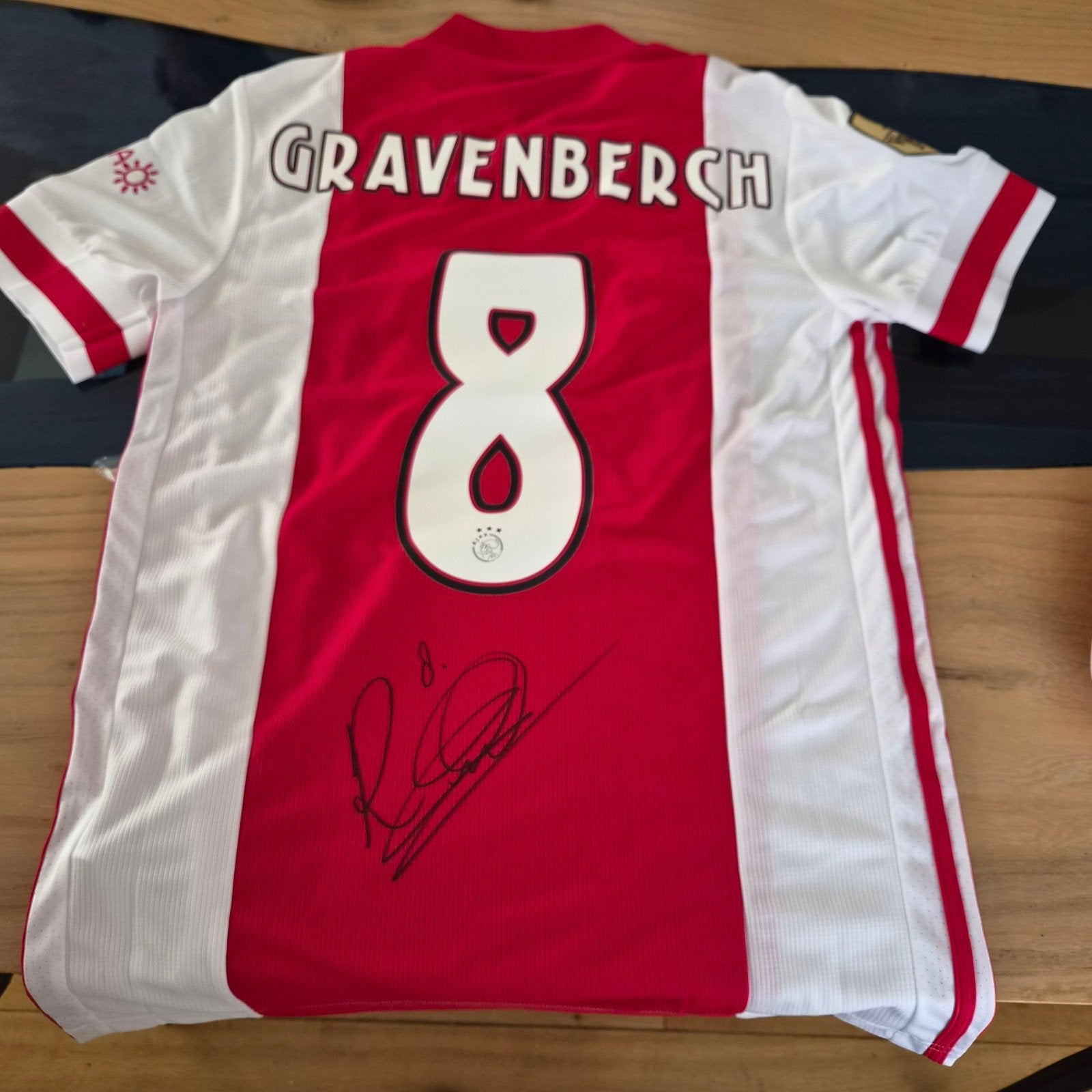 Gesigneerd Ajax thuisshirt Gravenberch #8, Kleding | Heren, Sportkleding, Zo goed als nieuw, Voetbal, Maat 48/50 (M), Rood, Ophalen of Verzenden