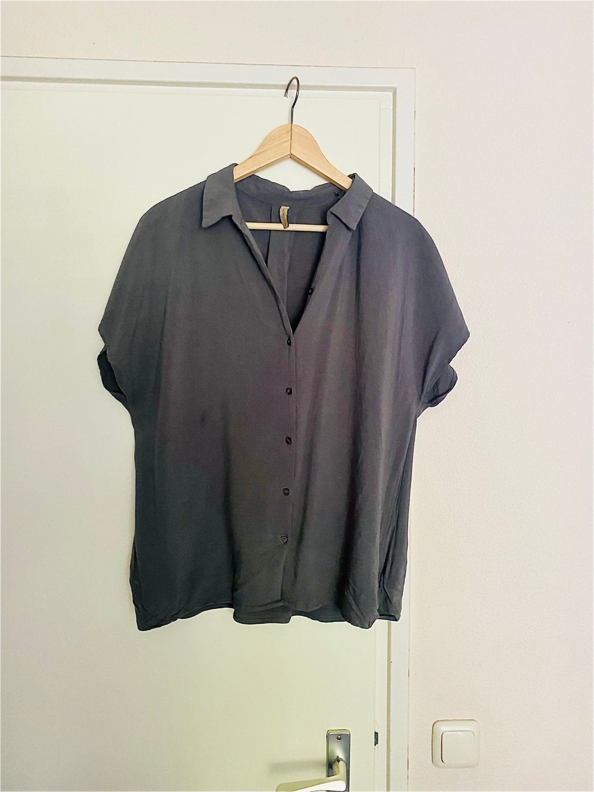 Stijlvol Grijs Shirt met Korte Mouwen - Maat XL, Kleding | Dames, Maat 46/48 (XL) of groter, Ophalen of Verzenden, Zo goed als nieuw