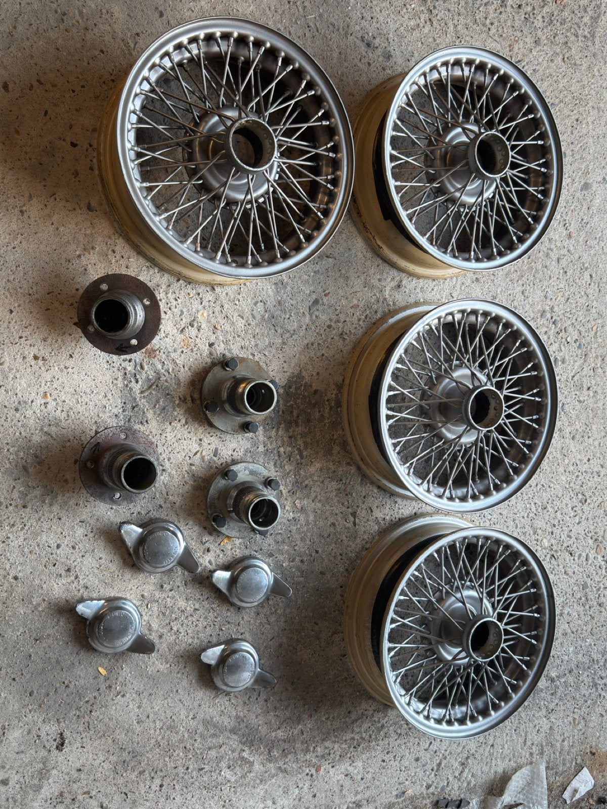 MGB Spaakvelgen met hubs en spinners, Auto diversen, Ophalen