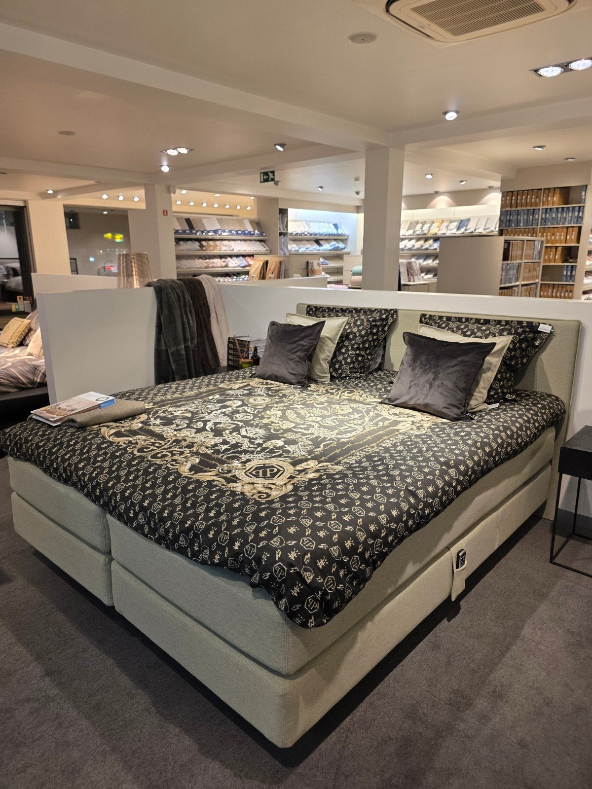 Showroom Kuperus Mette Elektrisch Boxspring 180x210, Ophalen of Verzenden, Nieuw, Tweepersoons, 180 cm