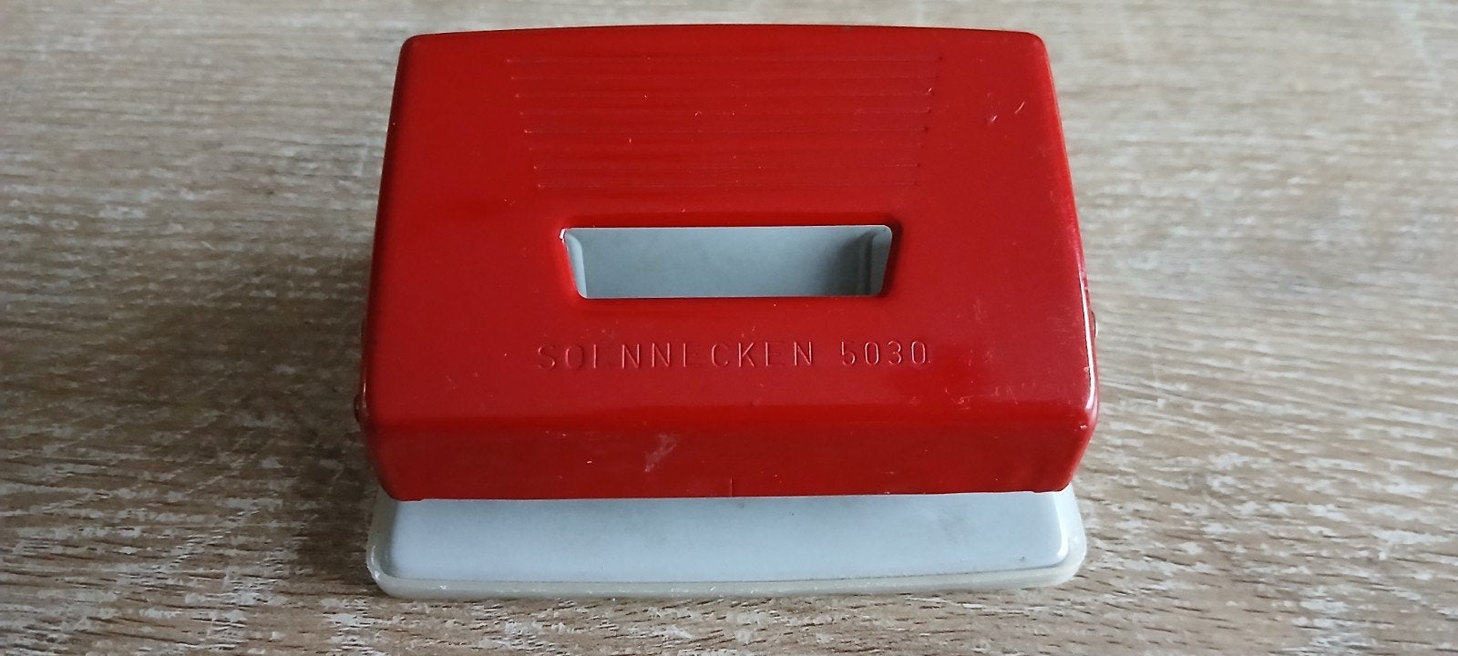 Vintage rode perforator soennecken 5030 bureau accessoires, Ophalen of Verzenden, Gebruikt