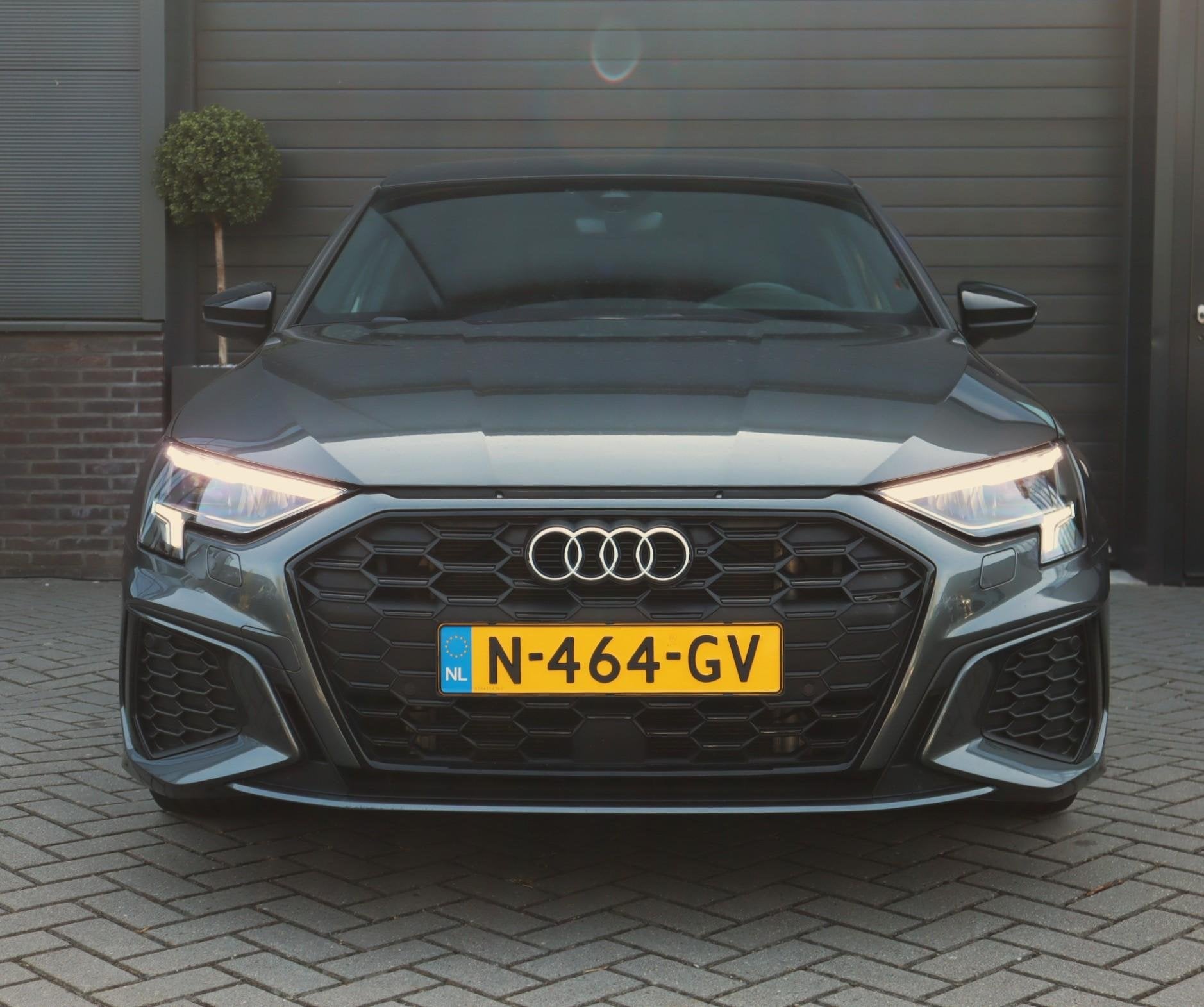 Audi A3 Sportback 45 TFSI e S edition Competition | Pano | A, Gebruikt, 4 cilinders, Leder en Stof, Hybride Elektrisch/Benzine