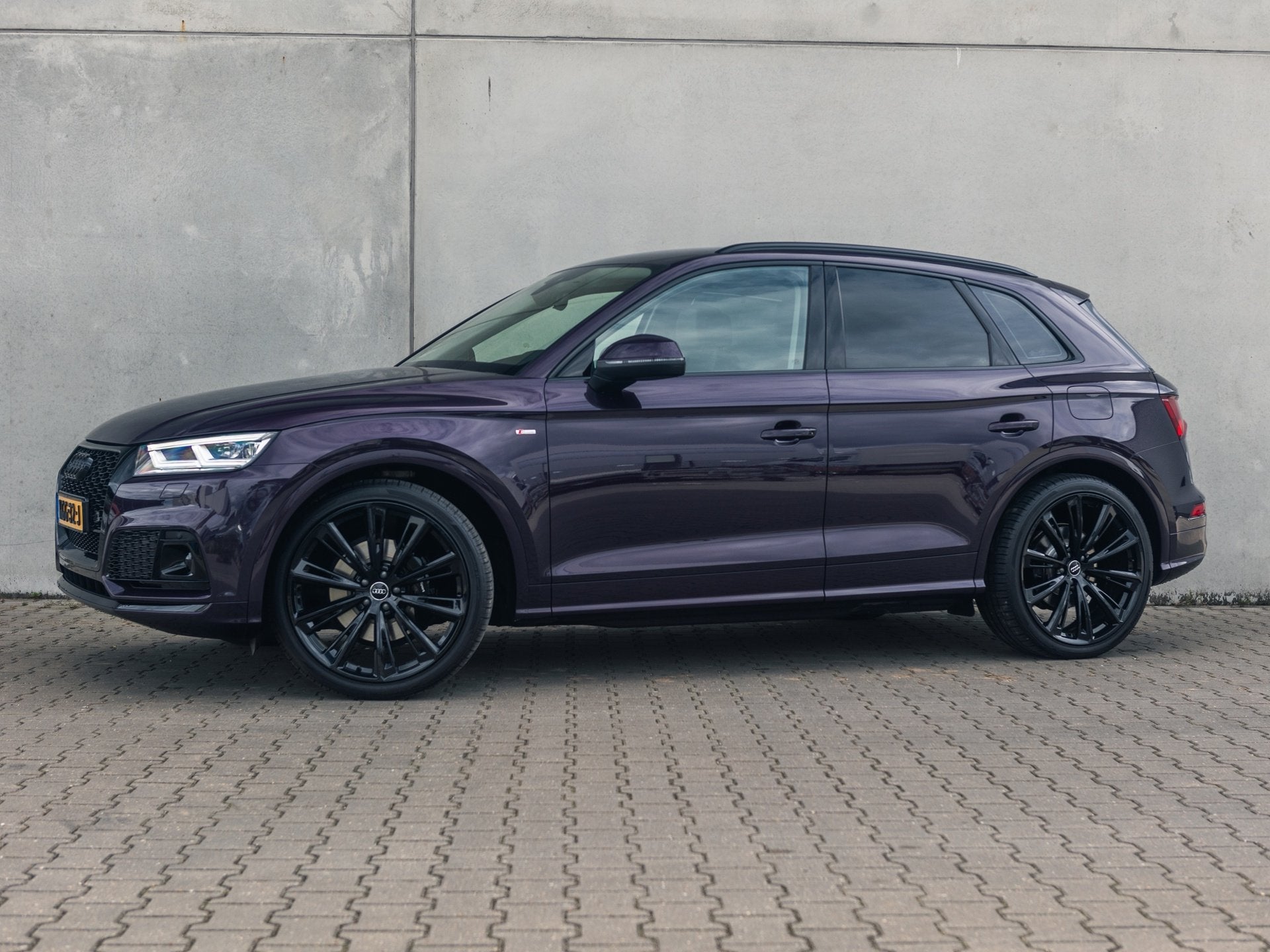 Audi Q5 55 TFSI e Quattro Competition Audi Exclusive Violett, Auto's, Audi, Automaat, Dealer onderhouden, Bedrijf, Hybride Elektrisch/Benzine