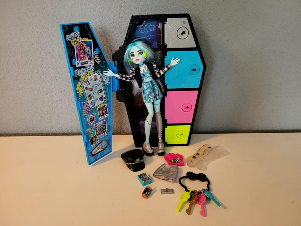 Monster High Frankie Stein pop met koffer en accessoires, Ophalen of Verzenden, Gebruikt, Overige typen