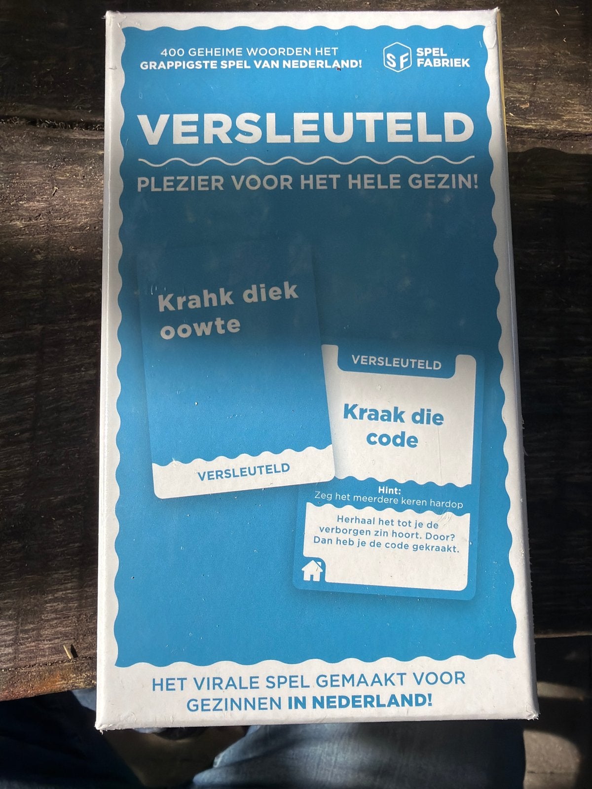 VERSLEUTELD - Het Virale Spel voor Gezinnen, Hobby en Vrije tijd, Een of twee spelers, Ophalen of Verzenden, Zo goed als nieuw