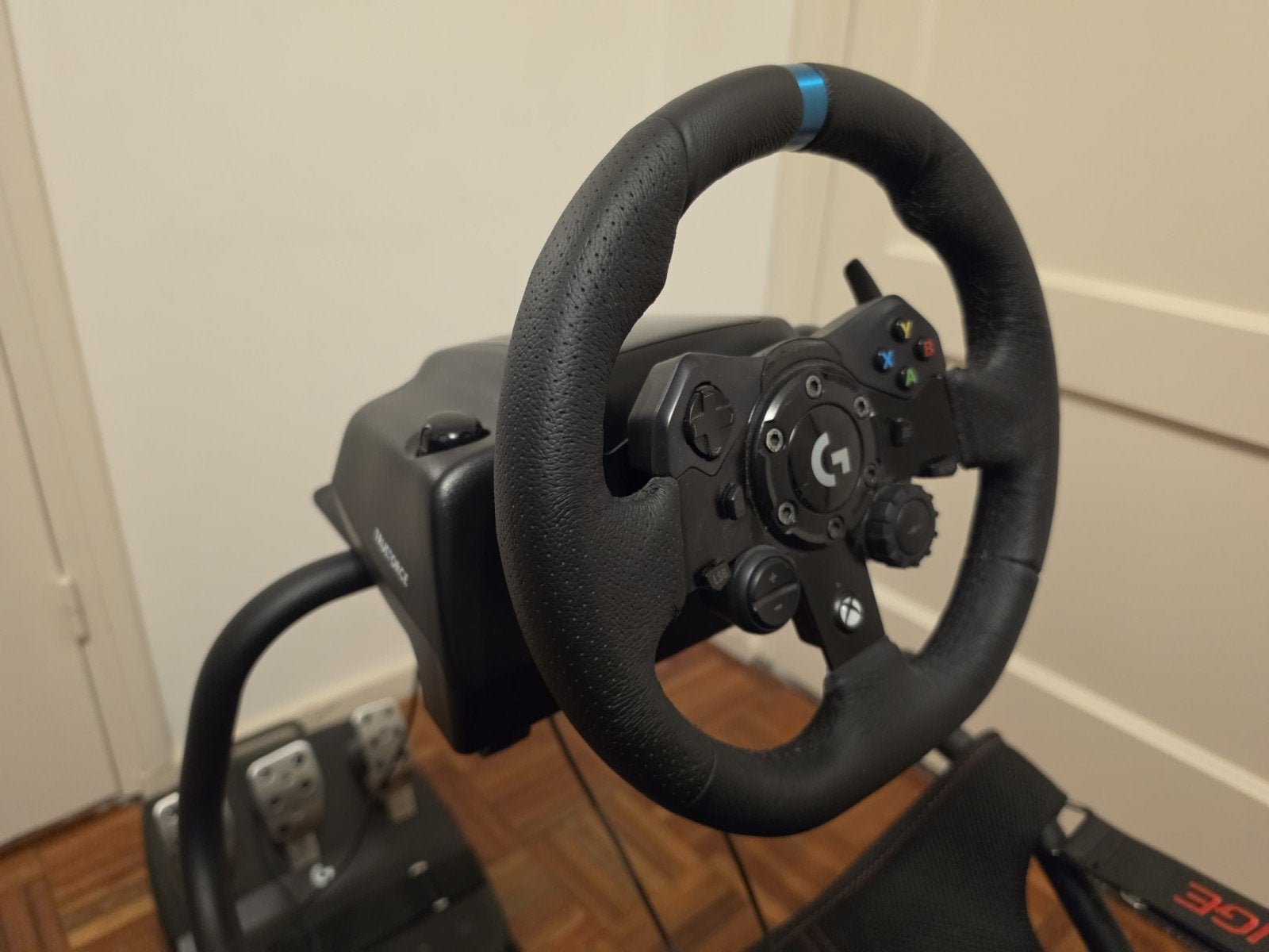 Logitech G923 Driving Force racestuur met pedalen, Spelcomputers en Games, Ophalen, Racestuur, Force feedback, Zo goed als nieuw