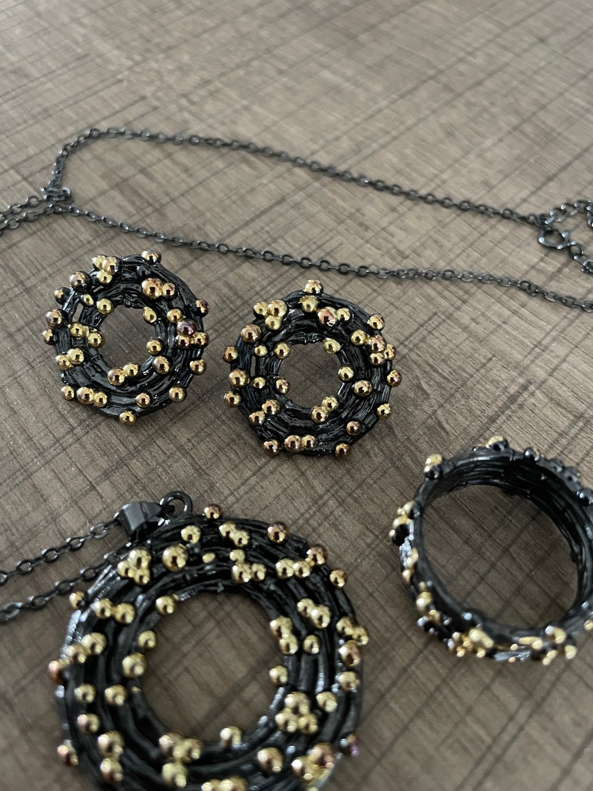 Zwart goud sieraden set, Overige materialen, Verstelbaar, Nieuw, Ophalen of Verzenden