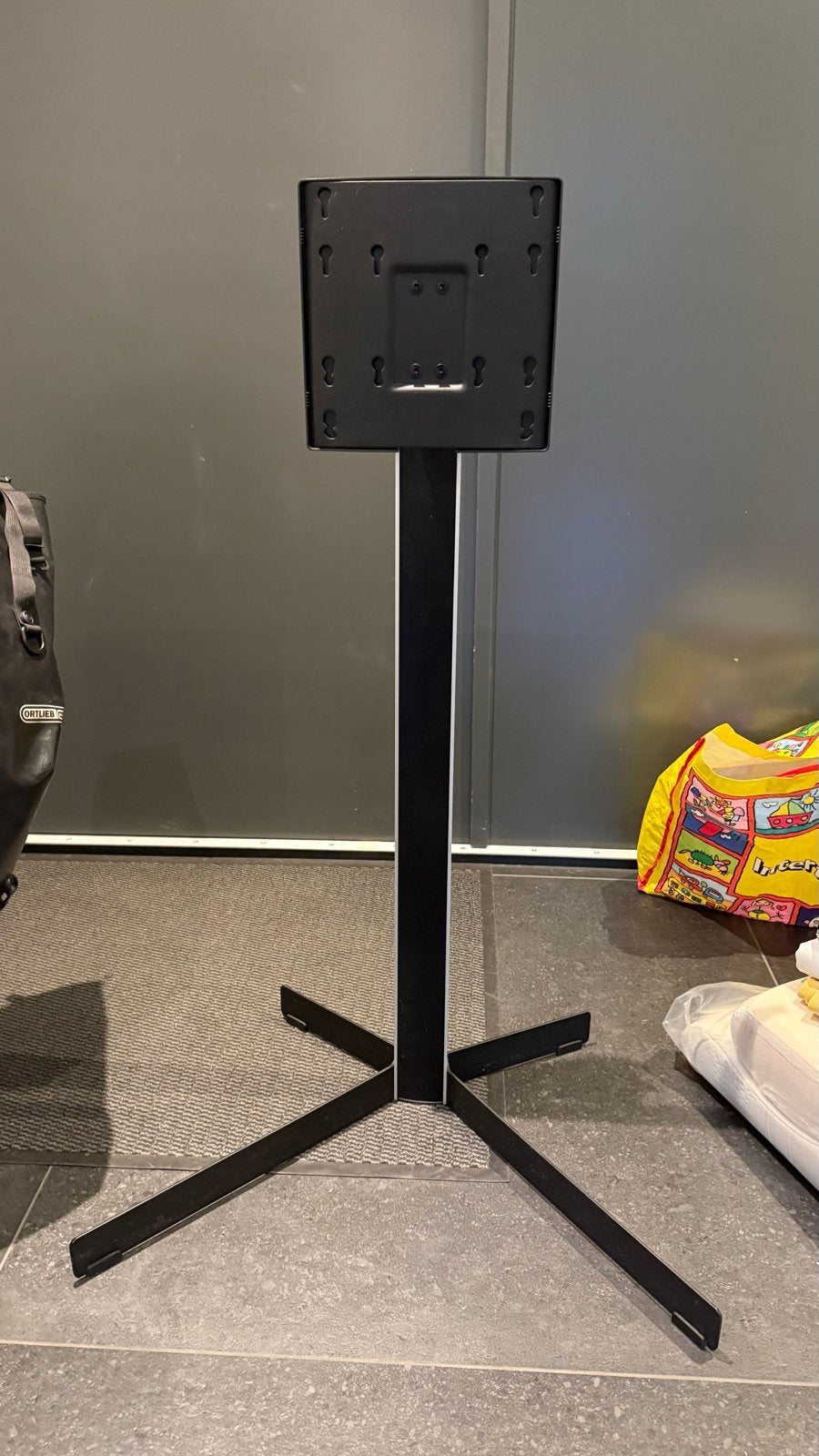 TV-standaard 110 cm hoog (Vogel), Ophalen, Gebruikt