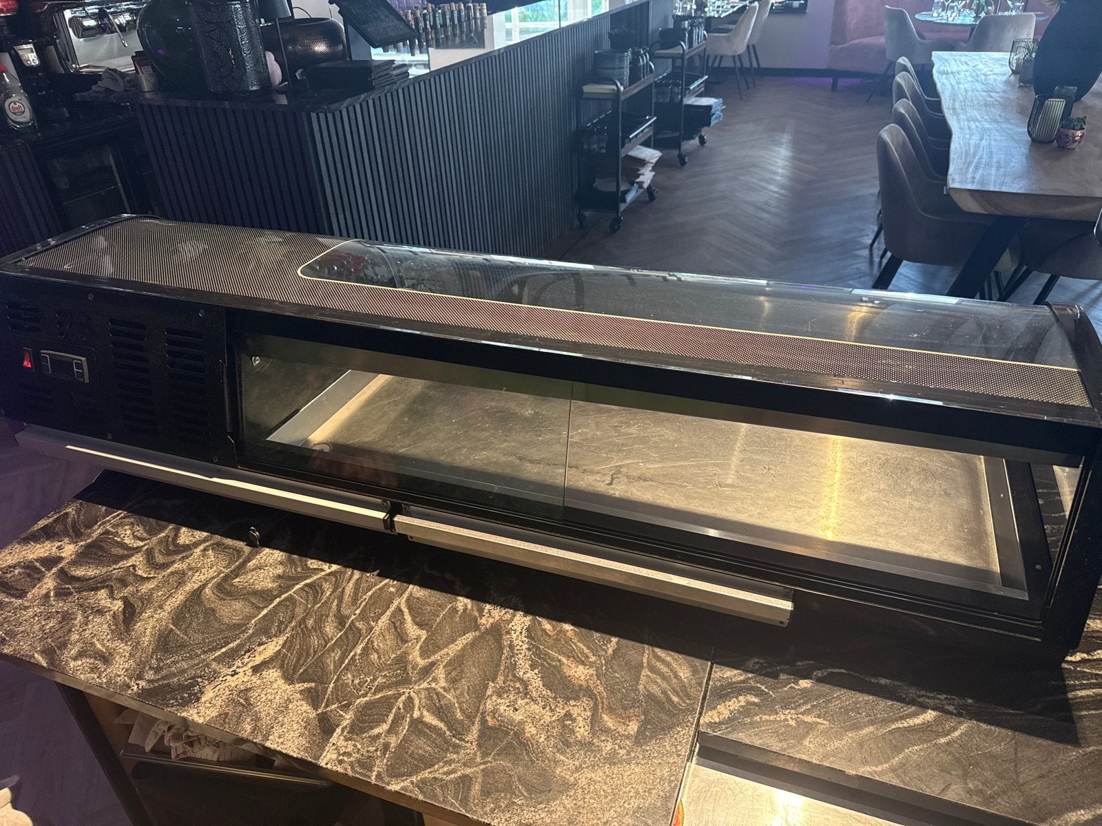 Gekoelde Vitrine voor Sushi of Salades, 200 liter of meer, Zonder vriesvak, Gebruikt, 160 cm of meer