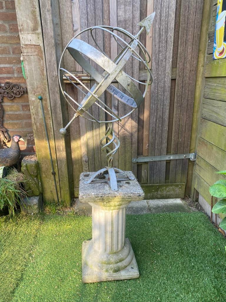 Mooie oude zonnewijzer op sokkel, Tuin en Terras, Zonnewijzers, Ophalen, Gebruikt