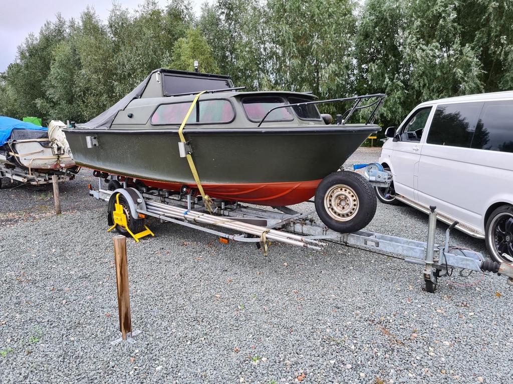 Karperboot killkruiser 5.70m met Yamaha 25pk en trailer, Watersport en Boten, Ophalen, 10 tot 30 pk, Gebruikt, 3 tot 6 meter