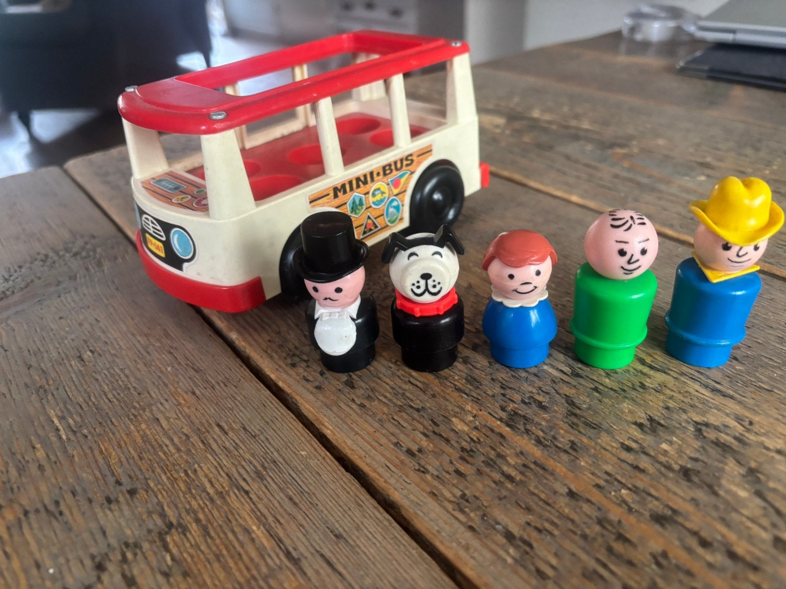 Leuke vintage minibus Fisher Price 80 originele speelfiguren, Ophalen of Verzenden, Zo goed als nieuw, Speelset