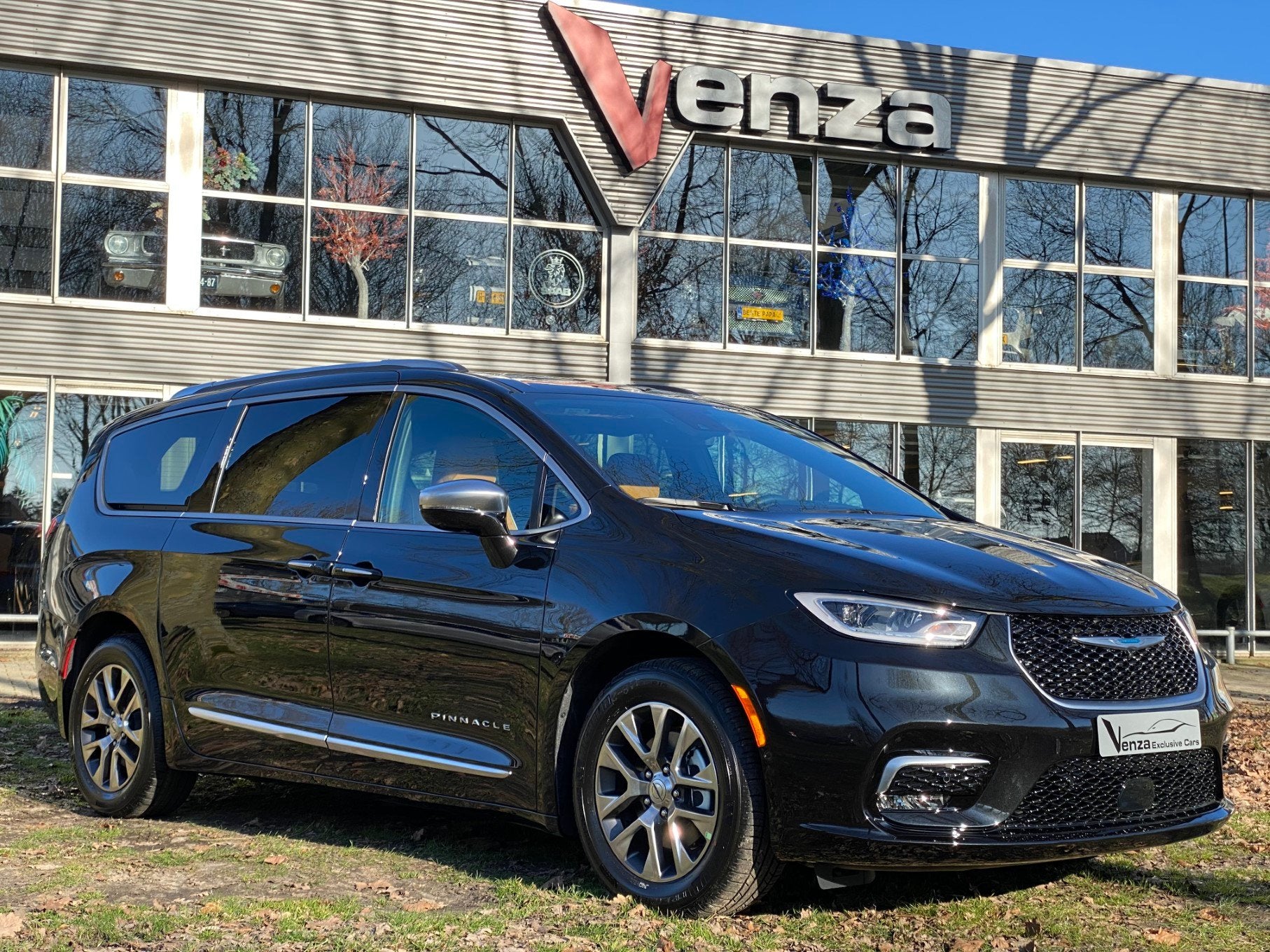 Chrysler Grand Voyager 3.6 V6 Pinnacle Plug-in Hybrid, Auto's, Chrysler, Dealer onderhouden, Gebruikt, 7 stoelen, Zwart