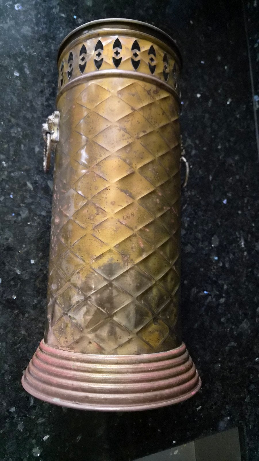 Antieke koperen paraplubak met decoratieve handvatten, Huis en Inrichting, Woonaccessoires | Paraplubakken, Ophalen of Verzenden