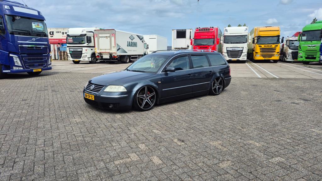 Volkswagen 3BG V5 2001 blauw op airride, Auto's, Volkswagen, Particulier, Passat, ABS, Boordcomputer, Centrale vergrendeling, Climate control