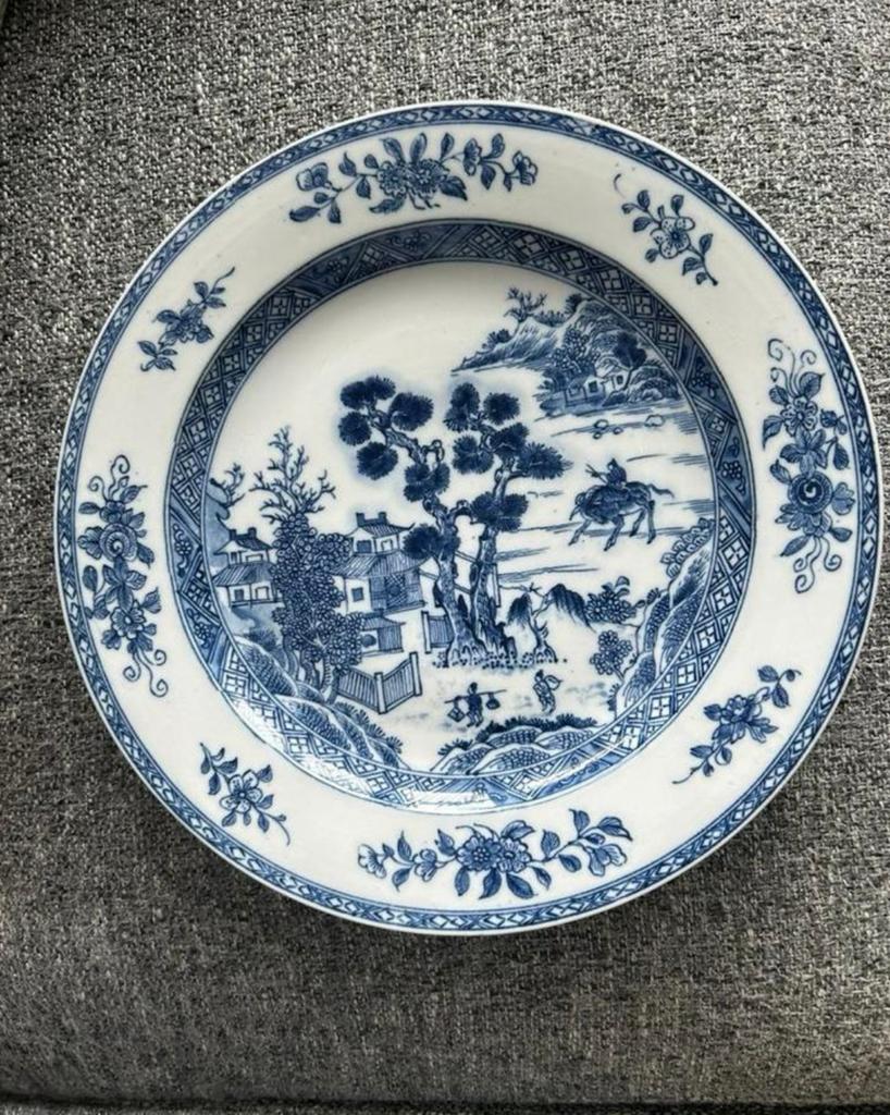 Twee mooie blauw/wit Chinese borden, Ophalen of Verzenden
