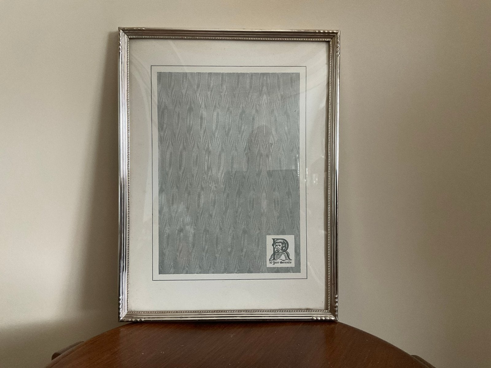 Vintage fotolijstje met bol glas, Gebruikt, Ophalen of Verzenden, Fotolijst, Met glas