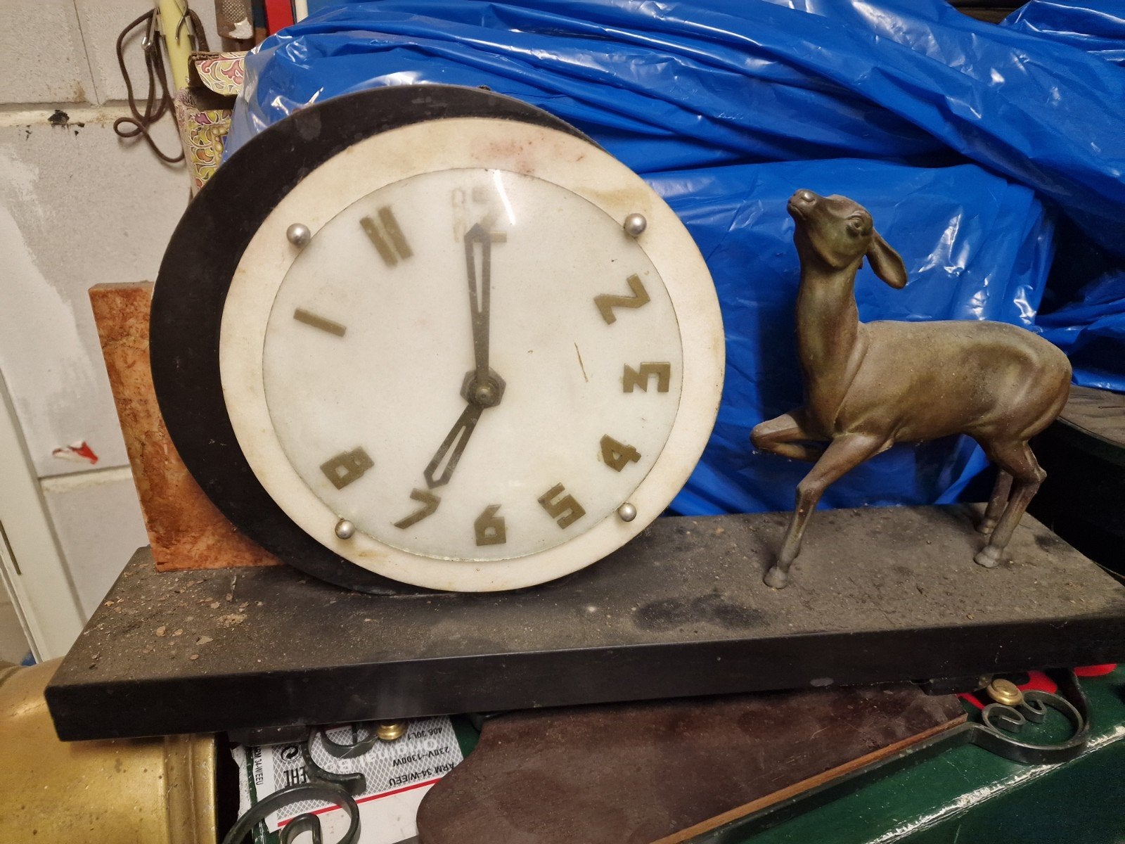 Antieke marmeren klok met bronzen hert, Antiek en Kunst, Ophalen of Verzenden
