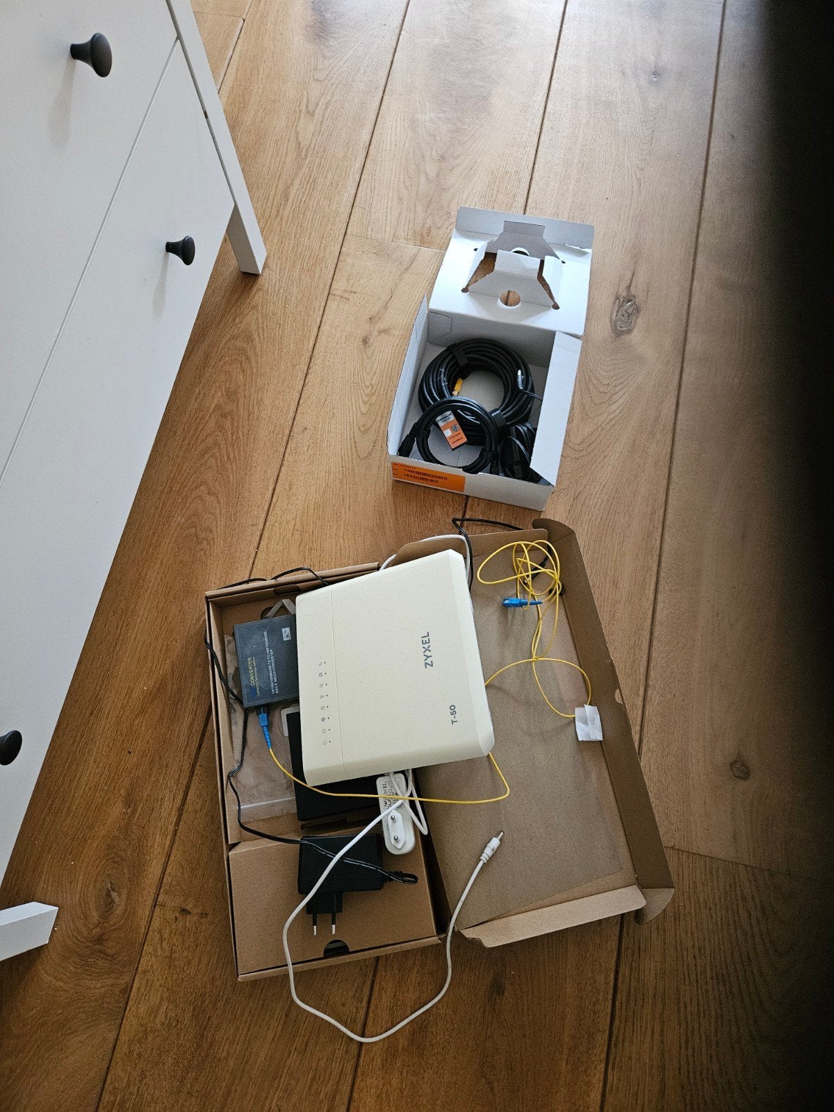 Zyxel T-50 Router met modem en kabels, Computers en Software, Routers en Modems, Ophalen of Verzenden, Gebruikt, Router met modem