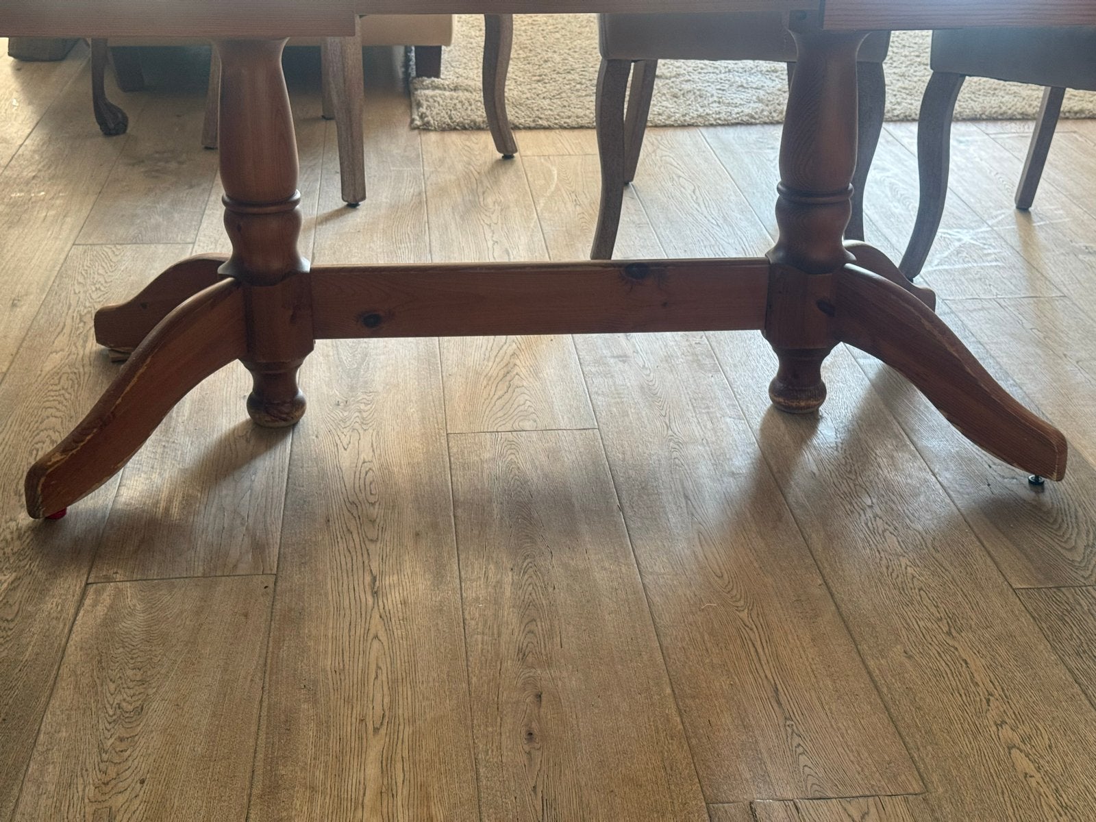 Foto 6 van Massief grenen ovale eettafel, uitschuifbaar
