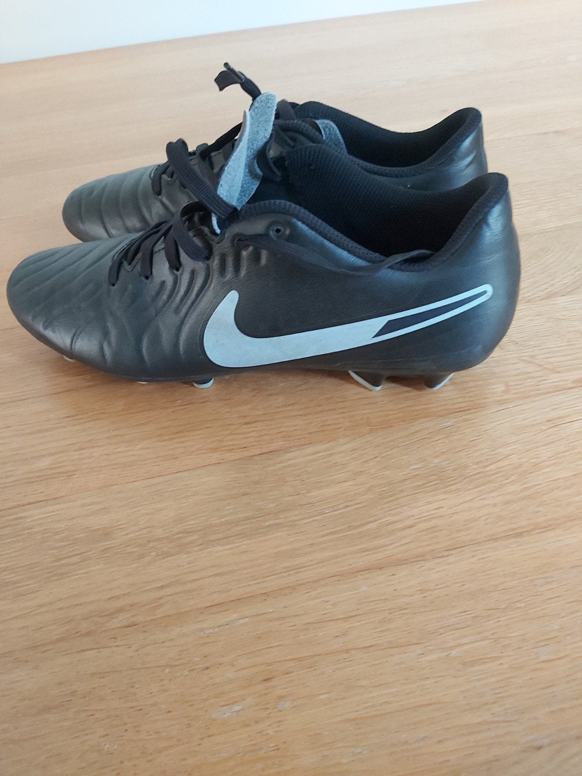 nike voetbal schoenen mt 40, Ophalen, Gebruikt, Maat XS of kleiner, Schoenen