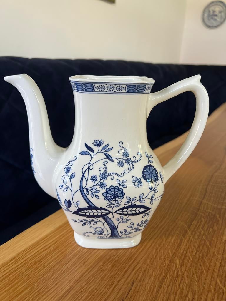 Royal Art Pottery Blue Onion Koffiekan Staffordshire, Ophalen of Verzenden