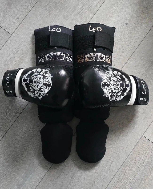 Kickboks Set Kind - Bokshandschoenen + Beschermers - ZGAN, Ophalen, Zo goed als nieuw, Bokshandschoenen