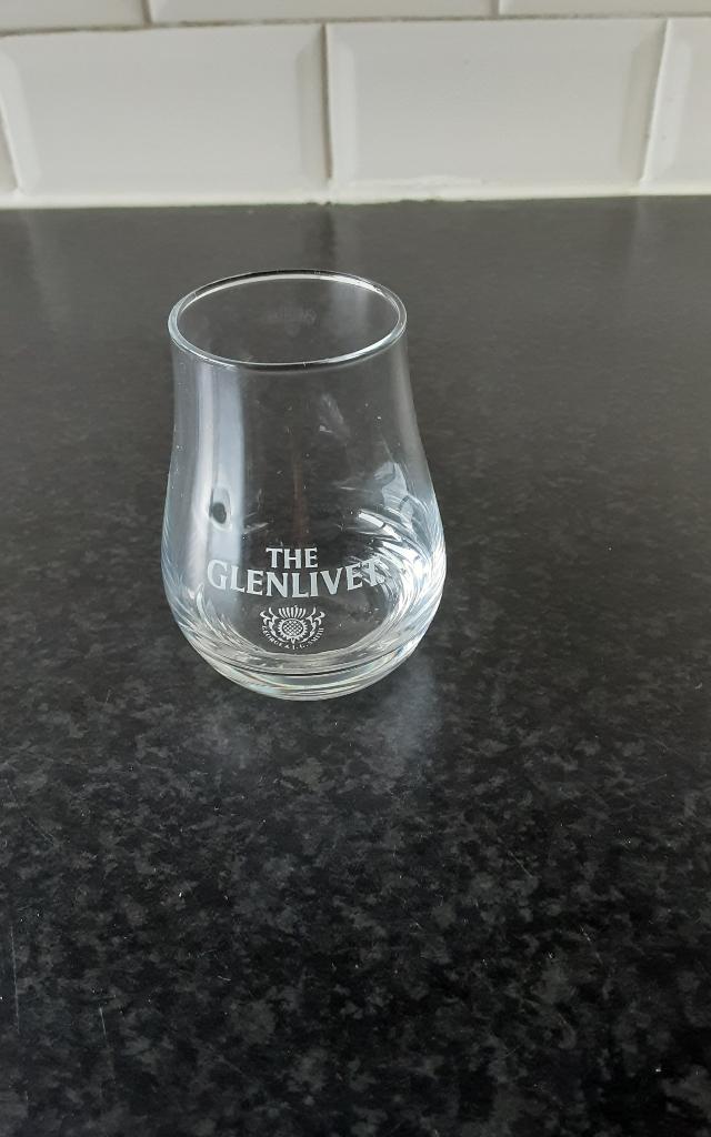 THE GLENLIVET mini glaasje, 8 cm hoog, Verzamelen, Ophalen of Verzenden, Zo goed als nieuw, Borrel- of Shotglas