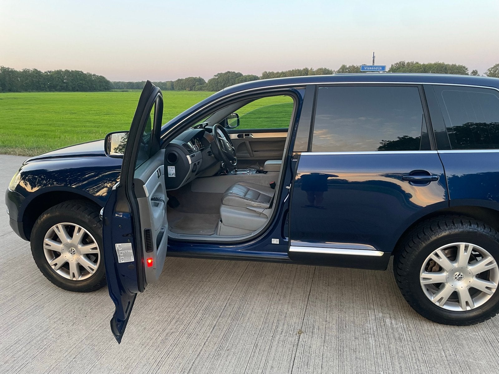 Volkswagen touareq 4x4 grijs kenteken v6, Auto's, Bestelauto's, Automaat, Leder, Bedrijf, Diesel