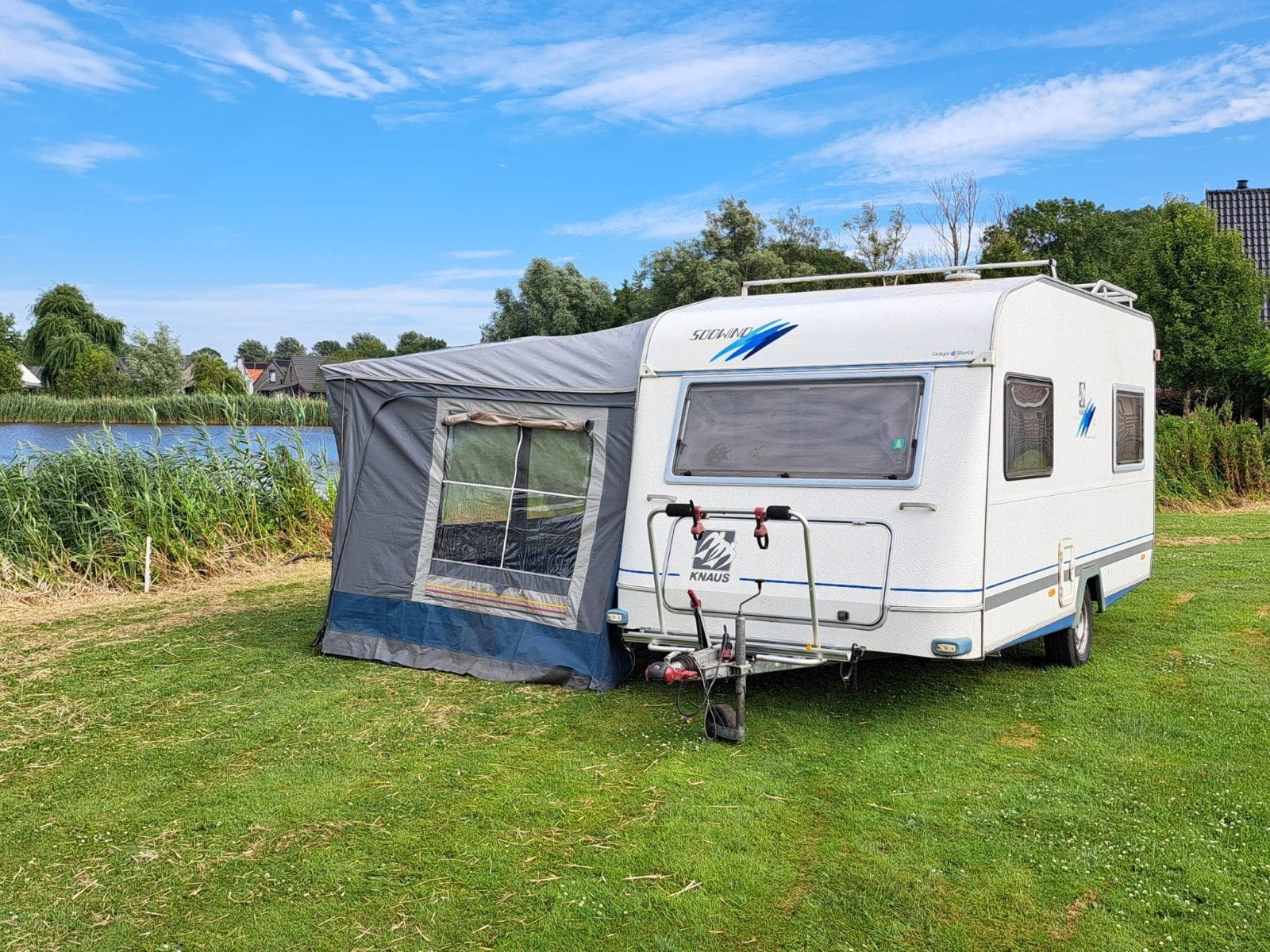 Knaus Südwind "As Good As Gold" – Type KNSA-2044-var B, Vast bed, Treinzit, 750 - 1000 kg, Particulier