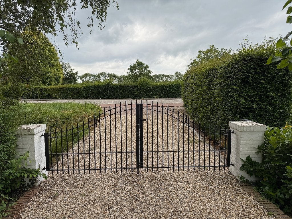 Toegangspoort draaipoort, Ophalen, Gebruikt, 100 tot 150 cm, IJzer