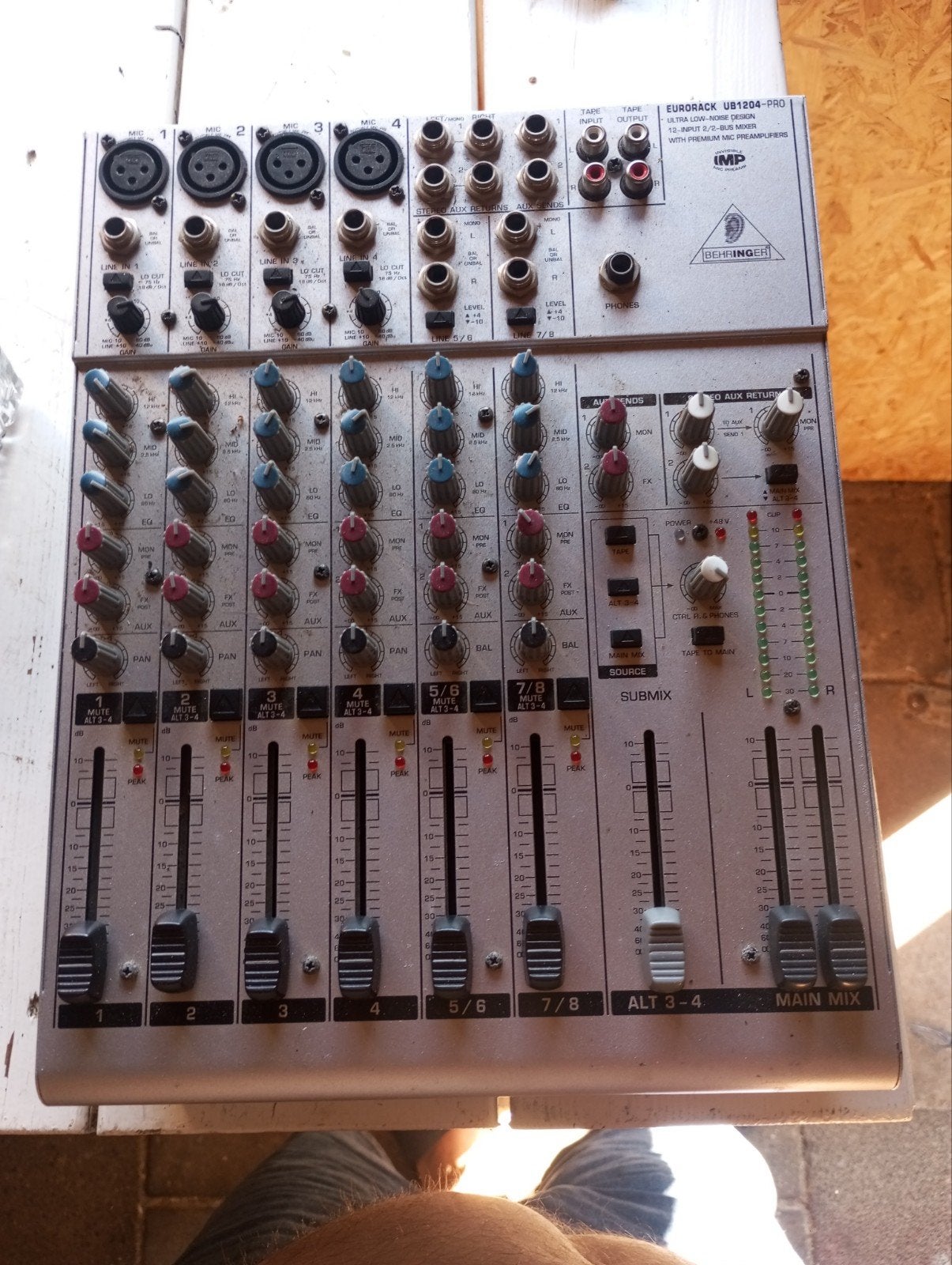 Behringer Eurorack UB1204-PRO Mengpaneel, Ophalen, Gebruikt, 5 tot 10 kanalen, Microfooningang