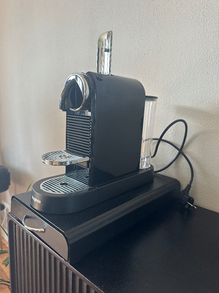 Magimix Nespresso Machine Zwart - goede staat, Ophalen, Gebruikt, Espresso apparaat, Koffiepads en cups