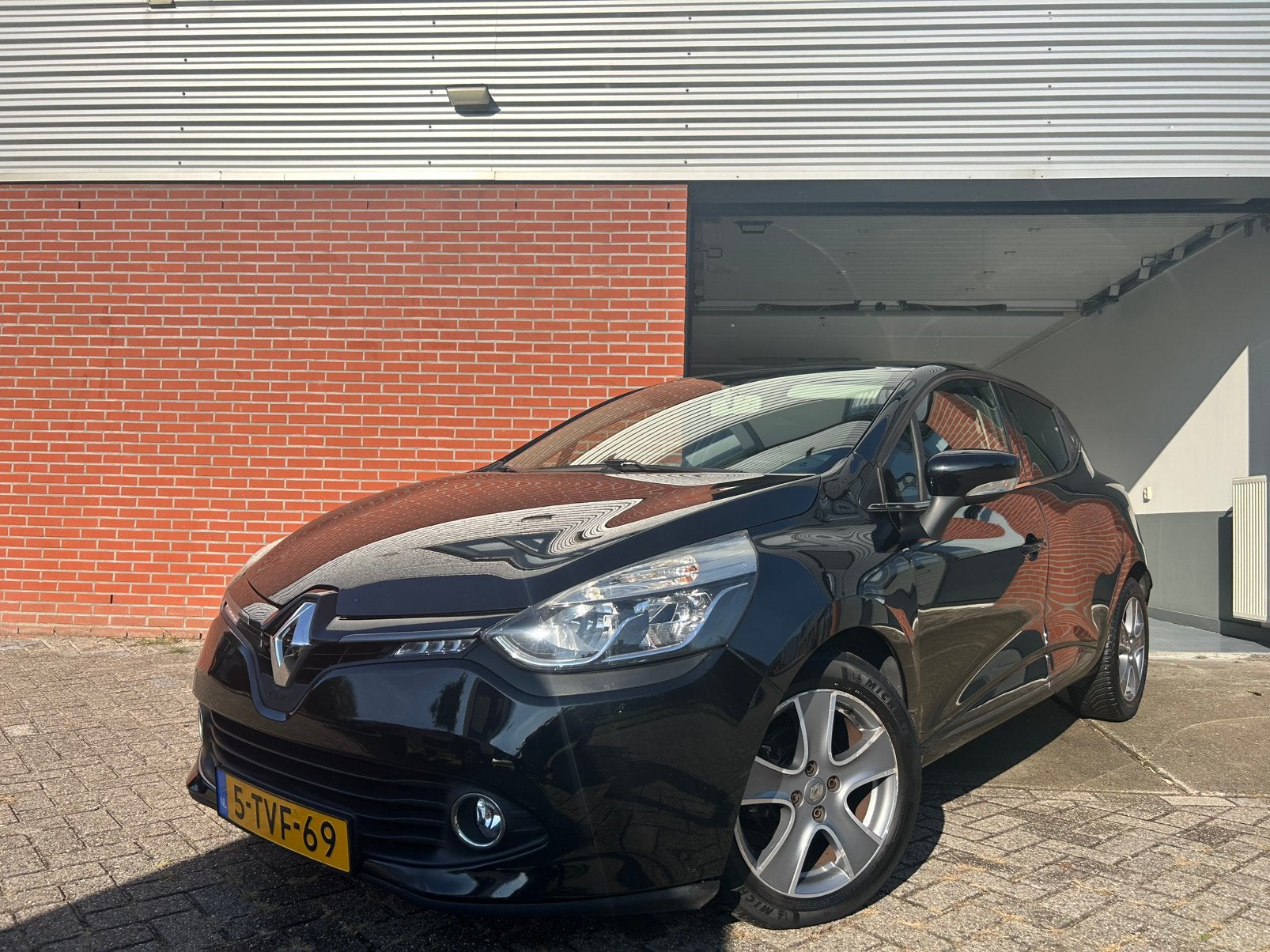Slechts 92.745km&NAP Renault Clio 0.9 TCE 66KW 5-DRS 2014, Auto's, Voorwielaandrijving, 898 cc, 40 €/maand, 540 kg