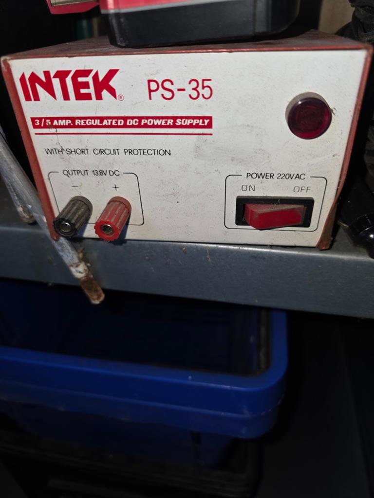 Intek PS-35 Gereguleerde DC Voeding 13.8V 3/5 Amp, Ophalen of Verzenden, Gebruikt