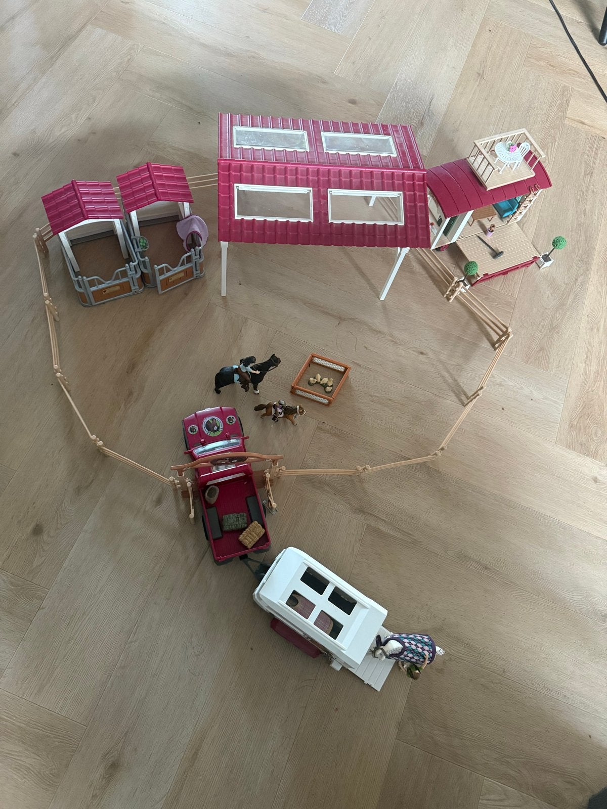 Schleich Paardenset: Wagen, Trailer, Woonwagen, Stallen & Me, Ophalen of Verzenden, Gebruikt