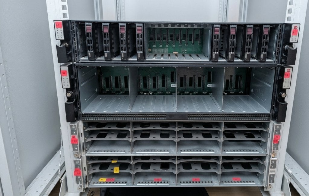 COMPLETE SERVER RACK FOR SALE € 3.000,00, Ophalen, 2 tot 3 Ghz, Hot swappable onderdelen, 128 GB