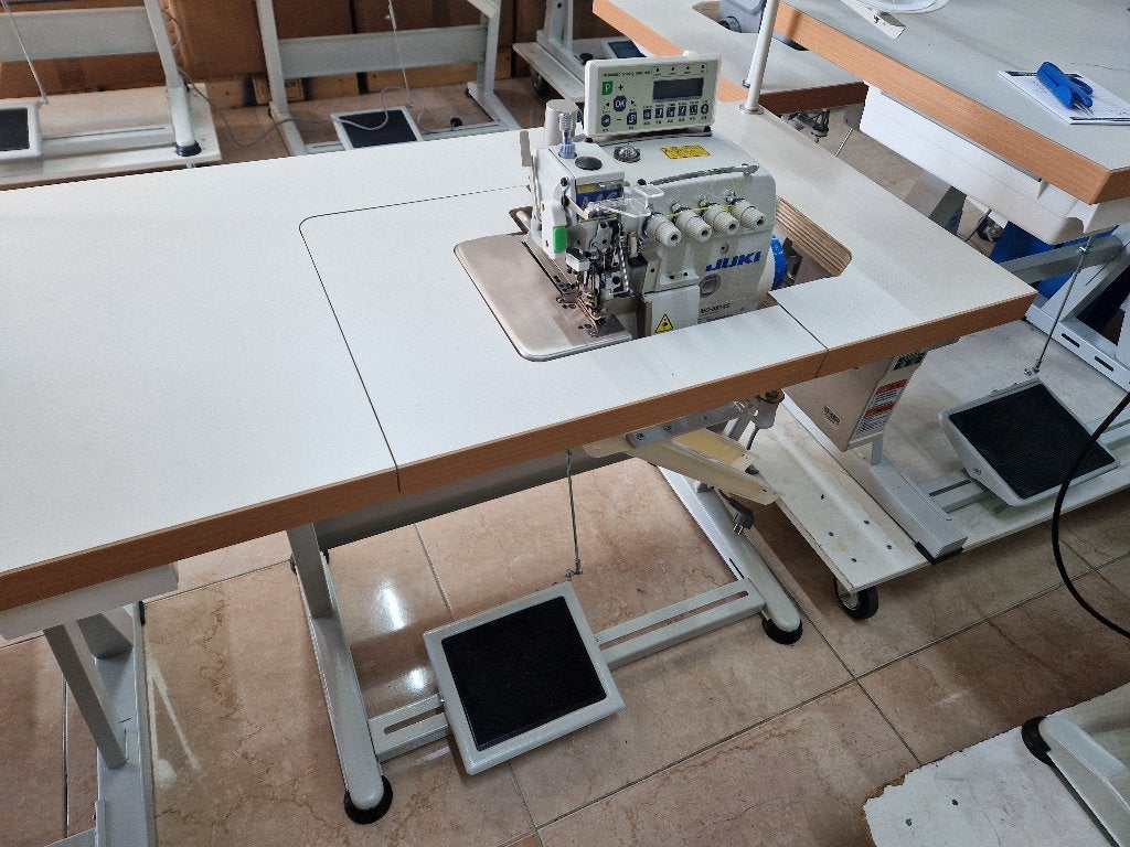 Juki Mo-6814S - 4 draads AUTOMAAT overlock machine NIEUW 3, Nieuw, Lockmachine, Industrieel, Ophalen