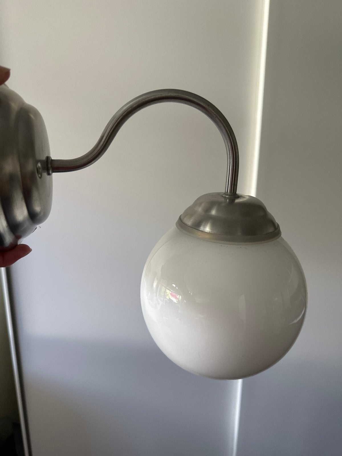 Stijlvolle Wandlamp met Melkglas Bol - Gebruikt, Ophalen, Gebruikt, E27 (groot), Glas