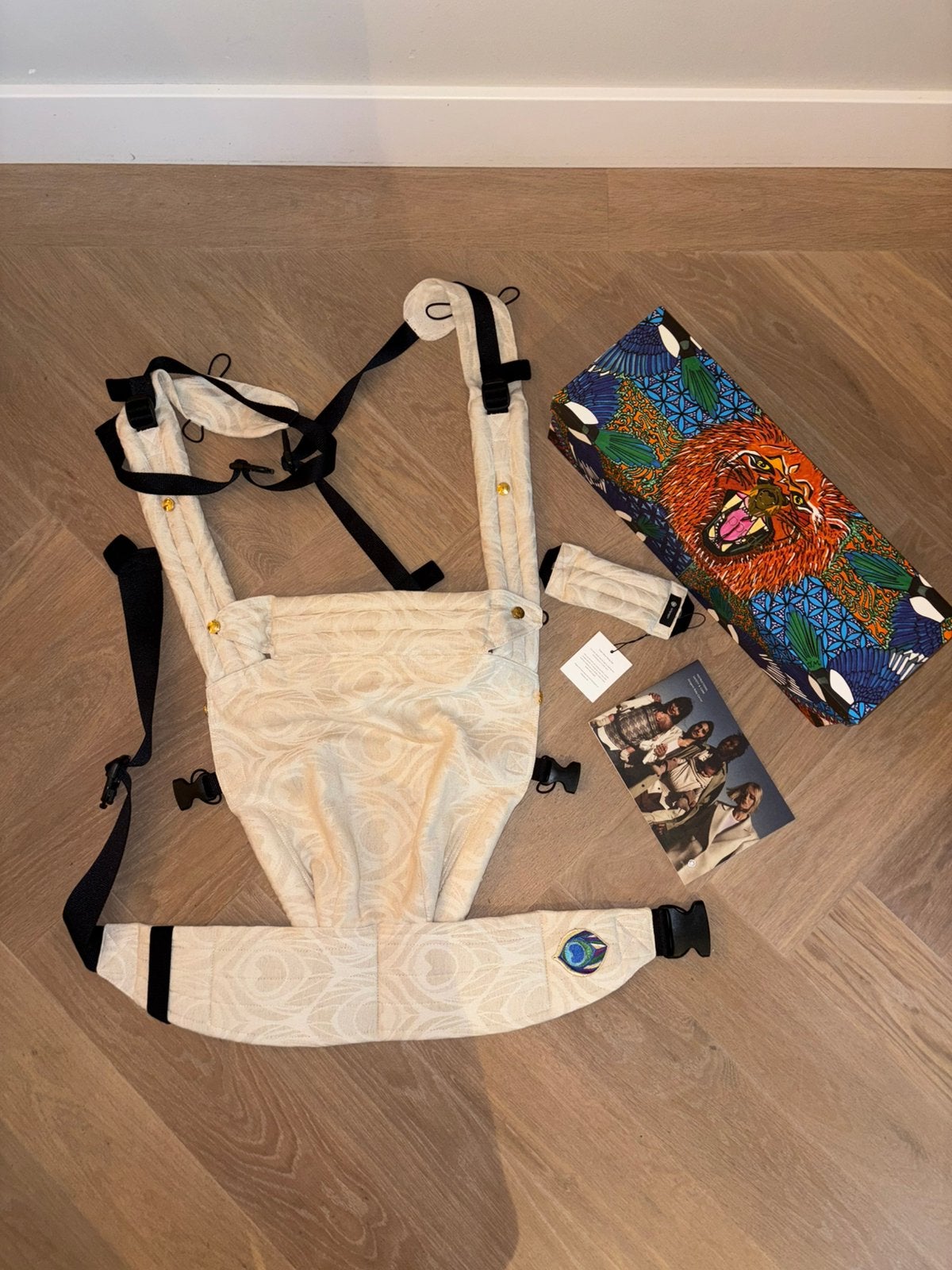 Artipoppe - Draagzak Zeitgeist Argus Oat - ALS NIEUW!!, Kinderen en Baby's, Babydragers en Draagdoeken, Overige merken, Buik of Rug
