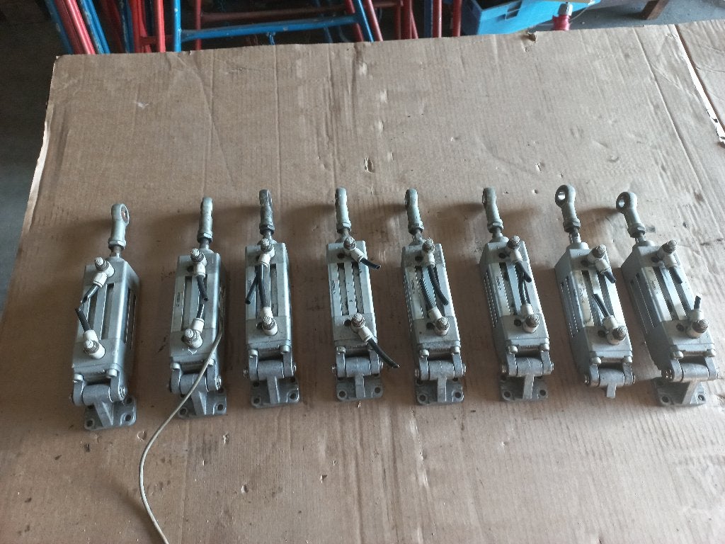 Pneumatische cilinders – partij van 8 stuks slag 2.5 cm, Ophalen of Verzenden, Gebruikt