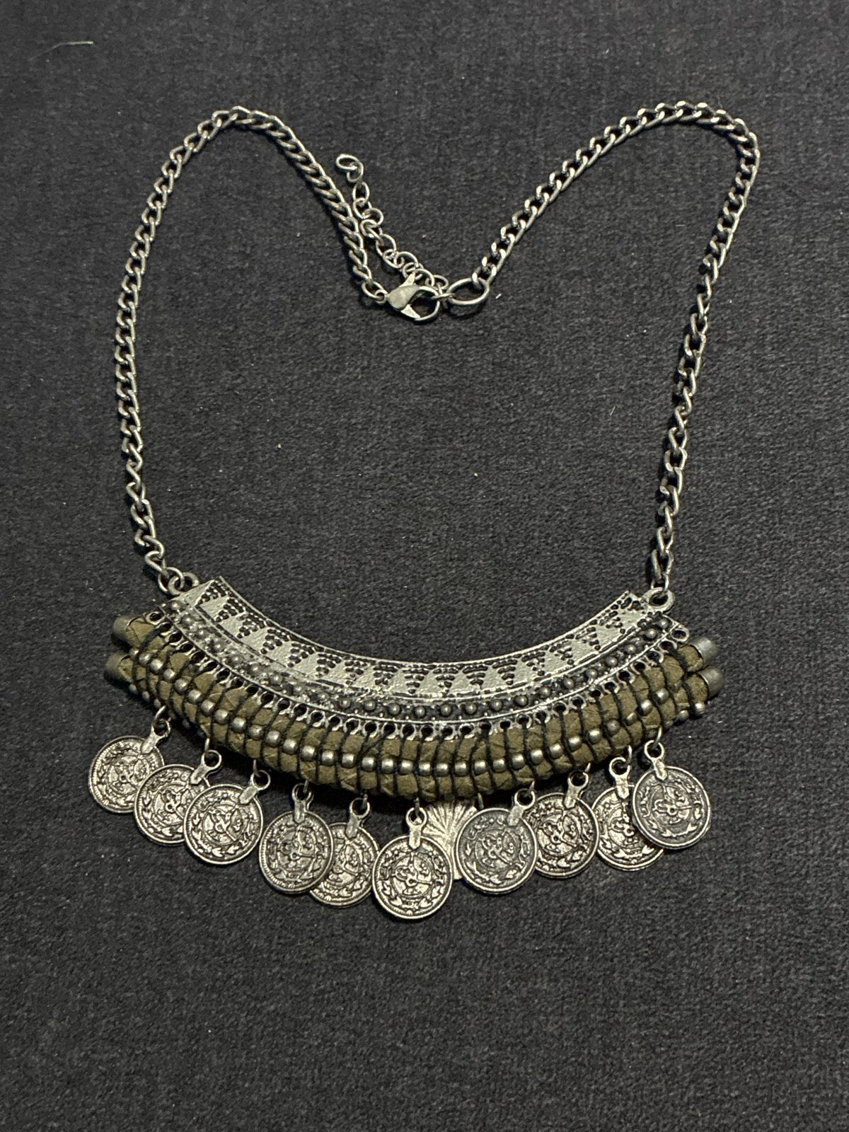 Vintage zilverkleurige ketting met munten en kralen, Ophalen of Verzenden, Zo goed als nieuw, Zilver, Overige materialen